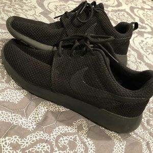Nike roshe sneakers